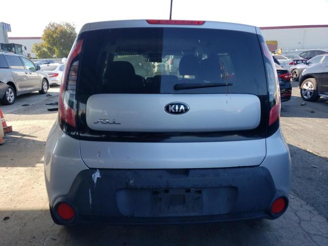 KNDJN2A26F7775629 - 2015 KIA SOUL SILVER photo 6