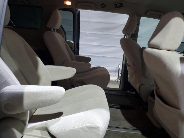 5TDJK3DC2DS070641 - 2013 TOYOTA SIENNA LE GREEN photo 11