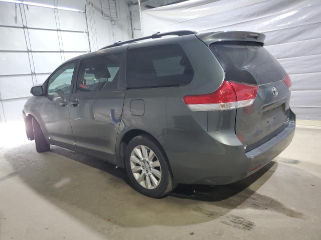 5TDJK3DC2DS070641 - 2013 TOYOTA SIENNA LE GREEN photo 2