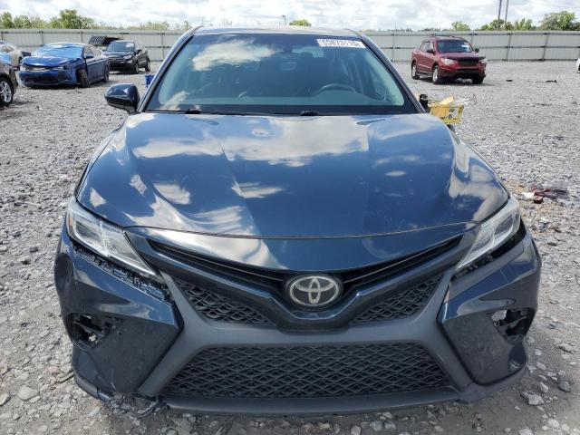 4T1B11HKXJU545713 - 2018 TOYOTA CAMRY L BLUE photo 5