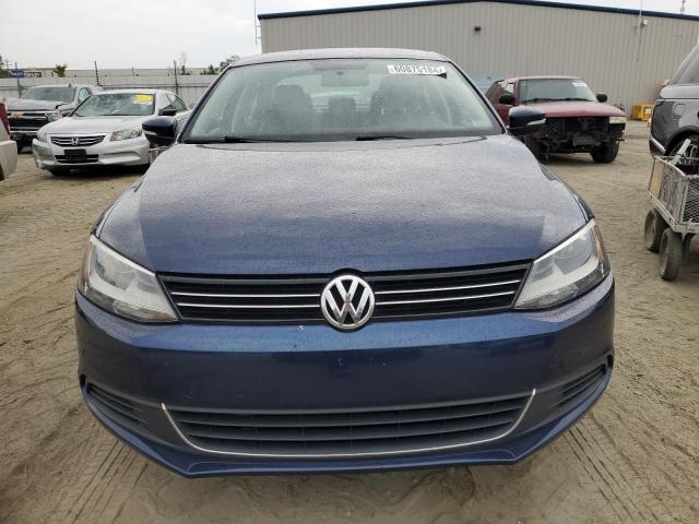 3VWD07AJ5EM316920 - 2014 VOLKSWAGEN JETTA SE BLUE photo 5