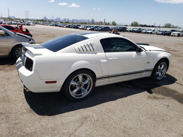 1ZVFT82H975327560 - 2007 FORD MUSTANG GT WHITE photo 3