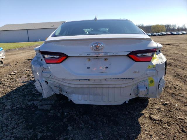 4T1S11AK6PU110318 - 2023 TOYOTA CAMRY SE NIGHT SHADE WHITE photo 6