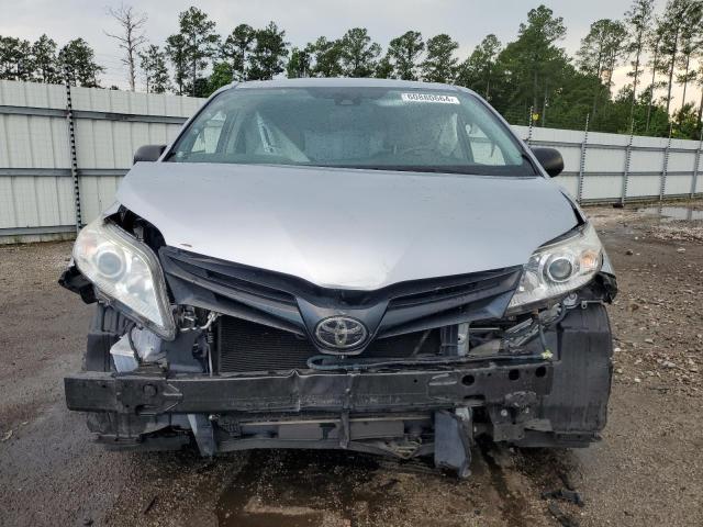 5TDZZ3DC4JS921879 - 2018 TOYOTA SIENNA L GRAY photo 5