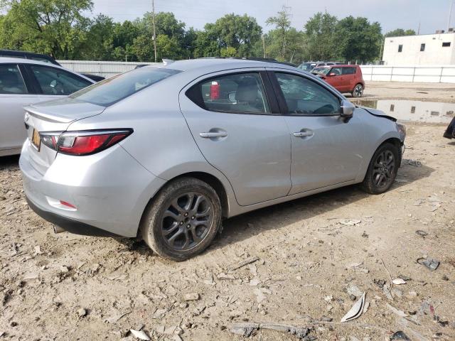 3MYDLBYV6KY526678 - 2019 TOYOTA YARIS L SILVER photo 3