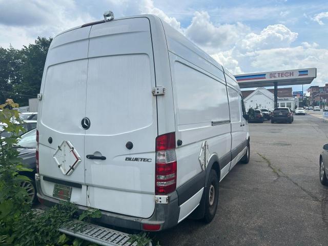 WD3PE8CB7C5670447 - 2012 MERCEDES-BENZ SPRINTER 2500 WHITE photo 4