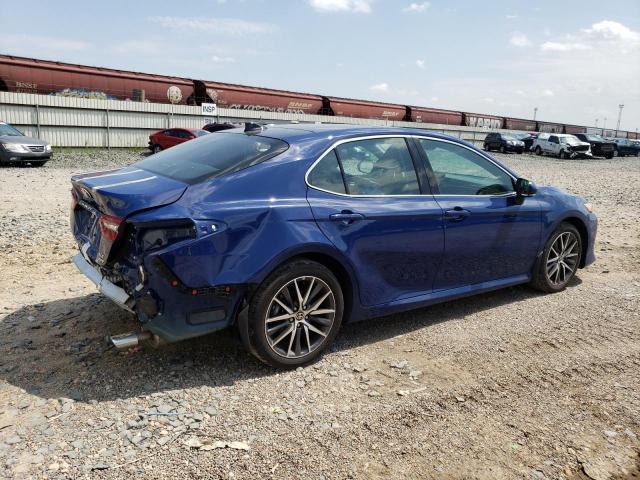 4T1F11BK7PU082240 - 2023 TOYOTA CAMRY XLE BLUE photo 3