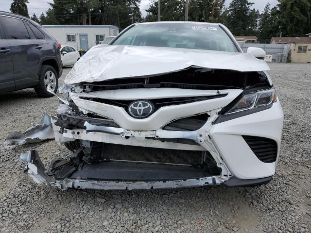 4T1G11AKXLU345319 - 2020 TOYOTA CAMRY SE WHITE photo 5