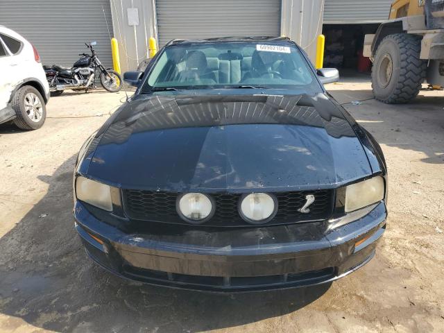 1ZVFT82H155236442 - 2005 FORD MUSTANG GT BLACK photo 5