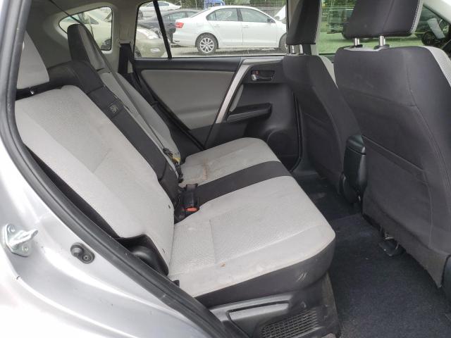 JTMRJREV0JD249504 - 2018 TOYOTA RAV4 HV LE Silber Foto 11