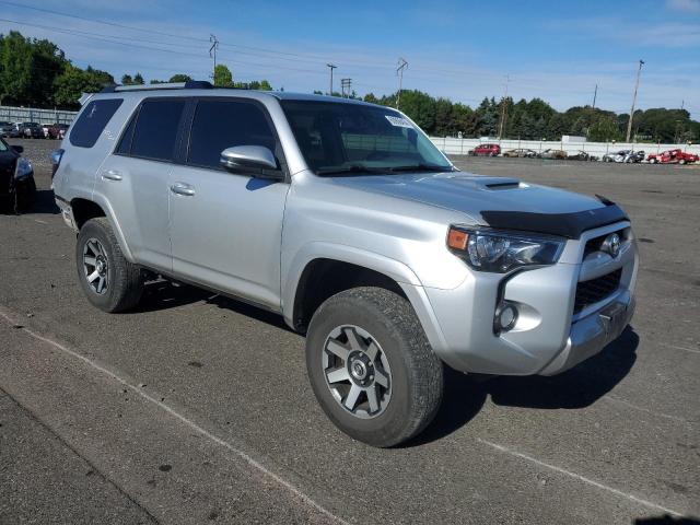 JTEBU5JRXJ5538809 - 2018 TOYOTA 4RUNNER SR5/SR5 PREMIUM SILVER photo 4