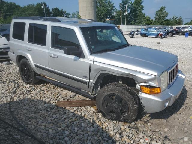 1J8HG48K38C149355 - 2008 JEEP COMMANDER SPORT Argent photo 4