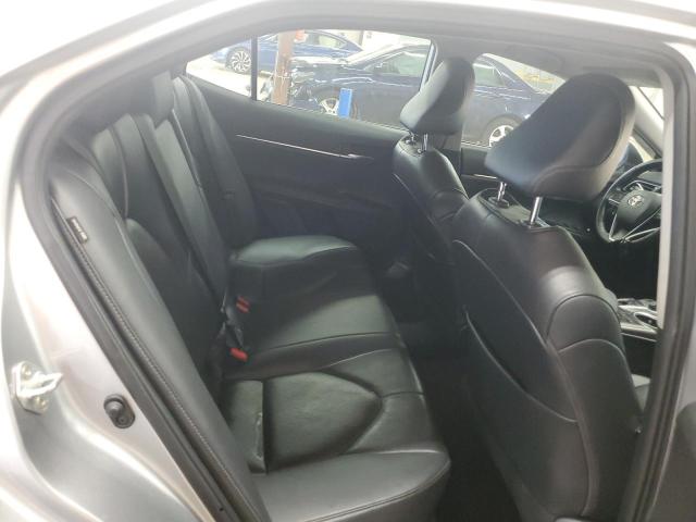 4T1F11AK1MU579569 - 2021 TOYOTA CAMRY XLE SILVER photo 10