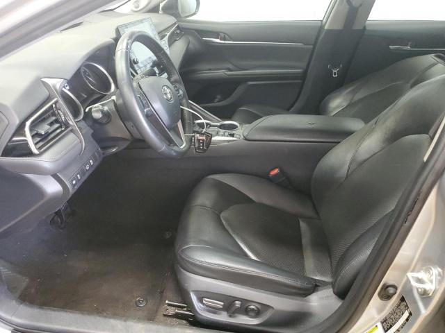 4T1F11AK1MU579569 - 2021 TOYOTA CAMRY XLE SILVER photo 7