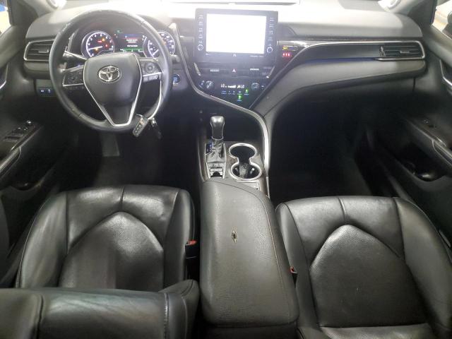 4T1F11AK1MU579569 - 2021 TOYOTA CAMRY XLE SILVER photo 8