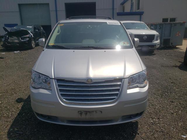 2A8HR54P58R609849 - 2008 CHRYSLER TOWN & COU TOURING SILVER photo 5