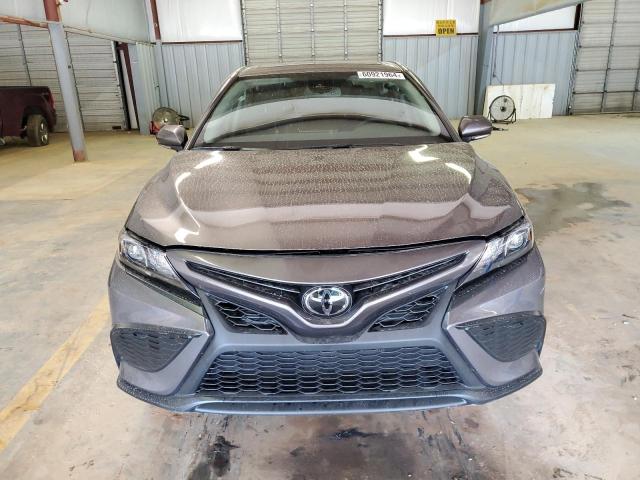 4T1T11AK3RU262256 - 2024 TOYOTA CAMRY SE NIGHT SHADE GRAY photo 5