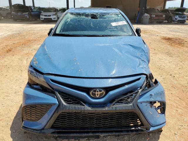 4T1T11AK1RU209152 - 2024 TOYOTA CAMRY SE NIGHT SHADE BLUE photo 5
