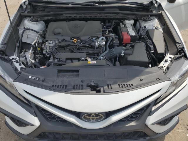 4T1G11AK2RU208772 - 2024 TOYOTA CAMRY SE NIGHT SHADE WHITE photo 11