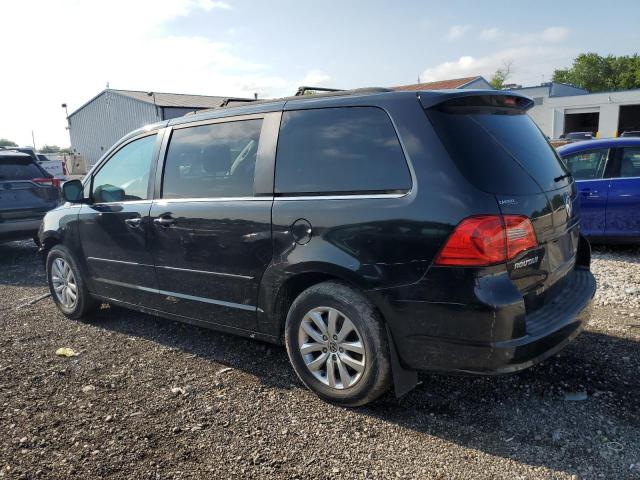 2C4RVABG0ER135078 - 2014 VOLKSWAGEN ROUTAN SE BLACK photo 2