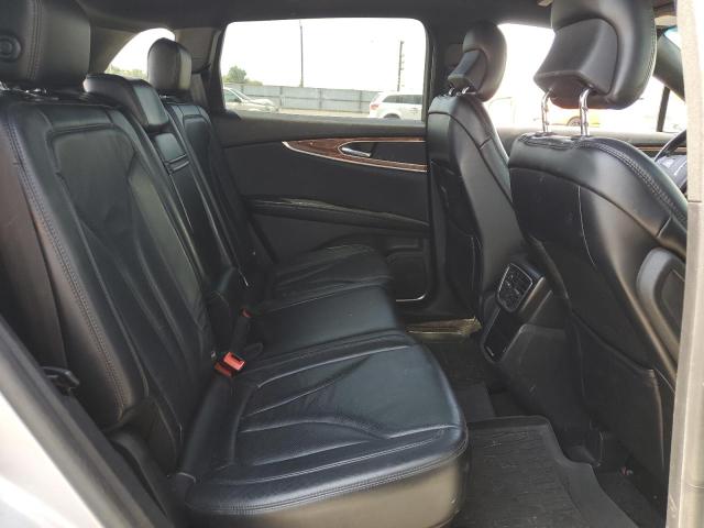 2LMTJ8LR1GBL24568 - 2016 LINCOLN MKX RESERVE SILVER photo 11