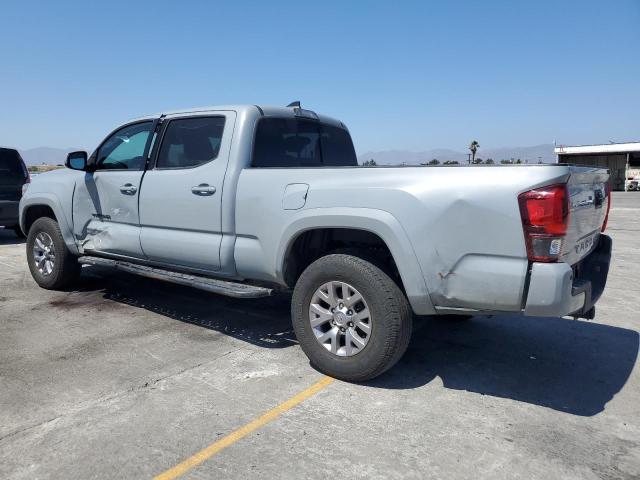 3TMDZ5BN1JM045511 - 2018 TOYOTA TACOMA DOUBLE CAB Grau Foto 2