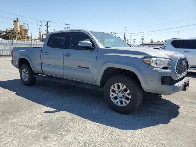 3TMDZ5BN1JM045511 - 2018 TOYOTA TACOMA DOUBLE CAB Grau Foto 4
