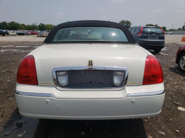 1LNHM81W25Y613346 - 2005 LINCOLN TOWN CAR SIGNATURE WHITE photo 6