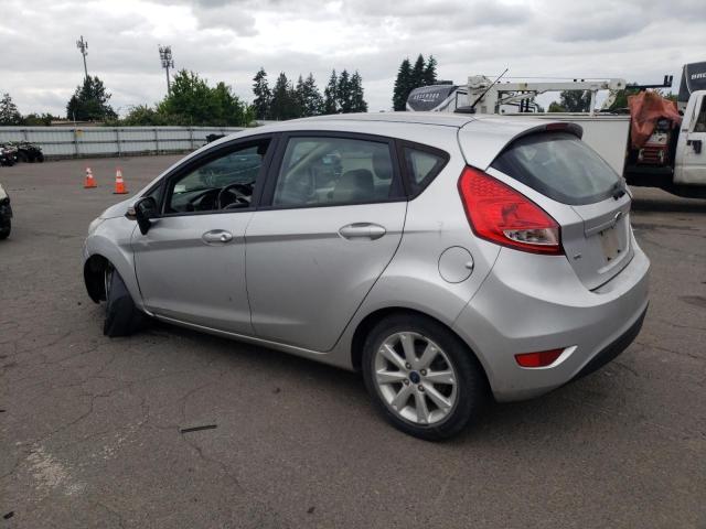3FADP4EJ7DM172962 - 2013 FORD FIESTA SE 银色 照片 2