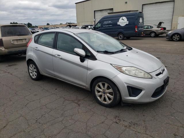 3FADP4EJ7DM172962 - 2013 FORD FIESTA SE 银色 照片 4