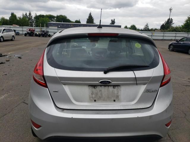 3FADP4EJ7DM172962 - 2013 FORD FIESTA SE 银色 照片 6