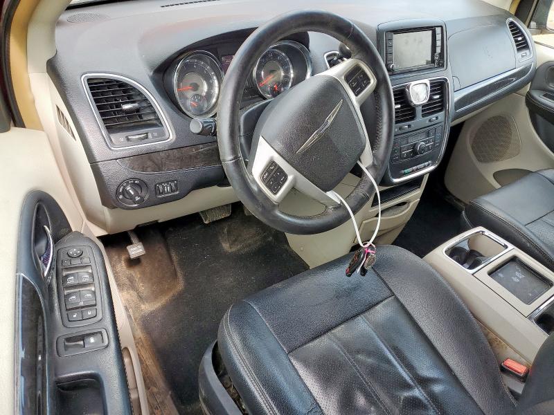 2C4RC1CG4GR200389 - 2016 CHRYSLER TOWN & COU TOURING L RED photo 8