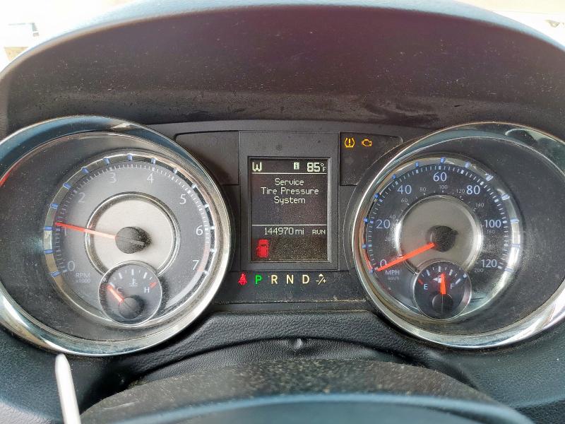 2C4RC1CG4GR200389 - 2016 CHRYSLER TOWN & COU TOURING L RED photo 9