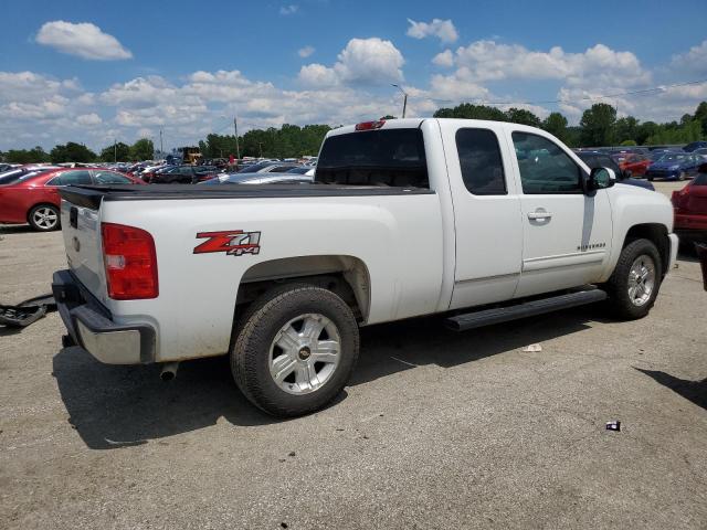 1GCRKSE30BZ273275 - 2011 CHEVROLET SILVERADO K1500 LT WHITE photo 3