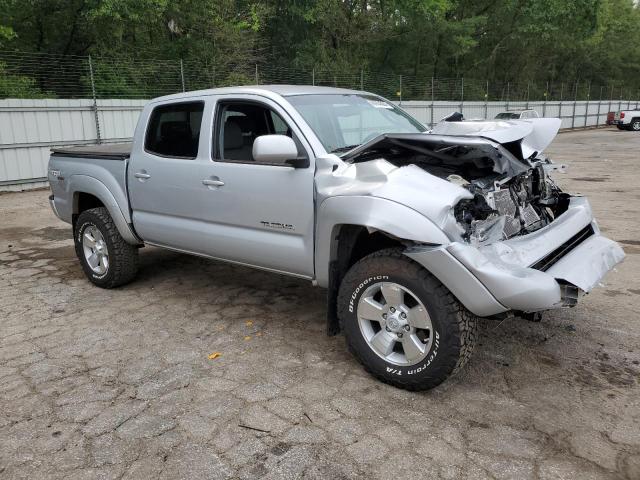 3TMJU4GN8BM114068 - 2011 TOYOTA TACOMA DOUBLE CAB PRERUNNER SILVER photo 4