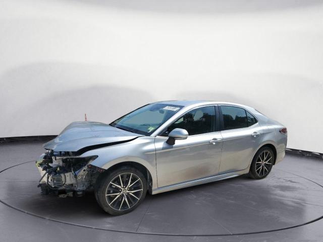 4T1G11AKXPU800613 - 2023 TOYOTA CAMRY SE NIGHT SHADE SILVER photo 1