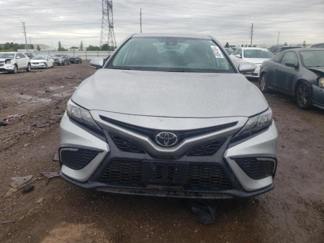 4T1G11AK4PU145414 - 2023 TOYOTA CAMRY SE NIGHT SHADE SILVER photo 5