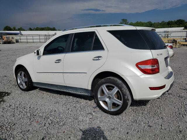 4JGBB7CBXBA648219 - 2011 MERCEDES-BENZ ML 550 4MATIC WHITE photo 2