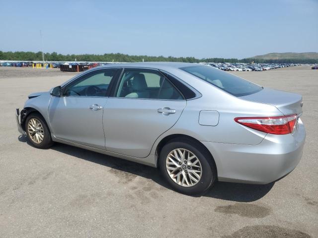 4T4BF1FK0GR532939 - 2016 TOYOTA CAMRY LE 银色 照片 2
