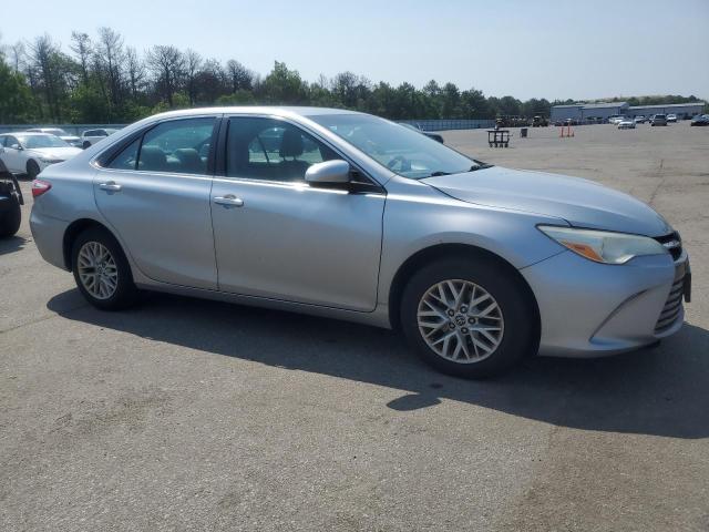 4T4BF1FK0GR532939 - 2016 TOYOTA CAMRY LE 银色 照片 4