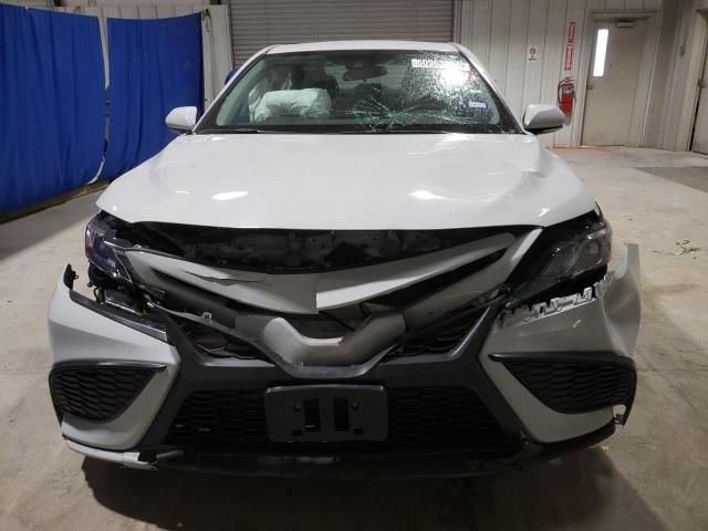 4T1G11AK9PU171197 - 2023 TOYOTA CAMRY SE NIGHT SHADE WHITE photo 5