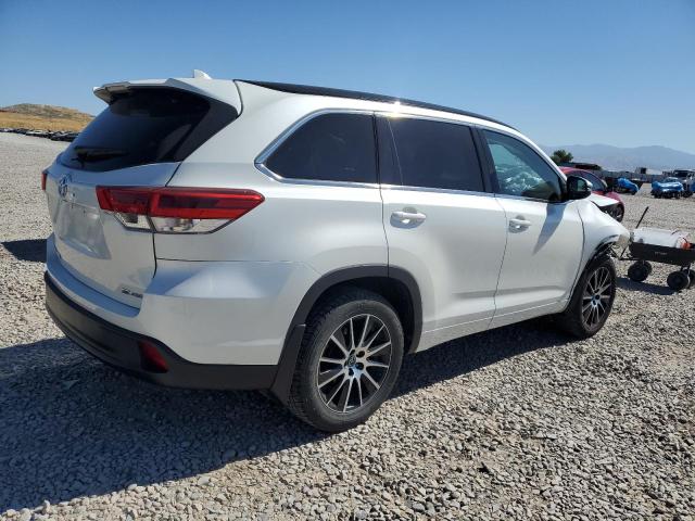 5TDJZRFH2HS517451 - 2017 TOYOTA HIGHLANDER SE WHITE photo 3