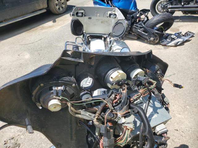 1HD1FCW142Y619028 - 2002 HARLEY-DAVIDSON FLHTCUI 白色 照片 5