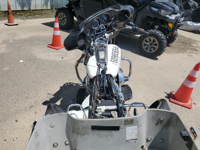 1HD1FCW142Y619028 - 2002 HARLEY-DAVIDSON FLHTCUI 白色 照片 6