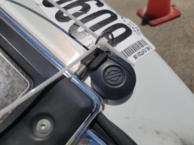 1HD1FCW142Y619028 - 2002 HARLEY-DAVIDSON FLHTCUI 白色 照片 8