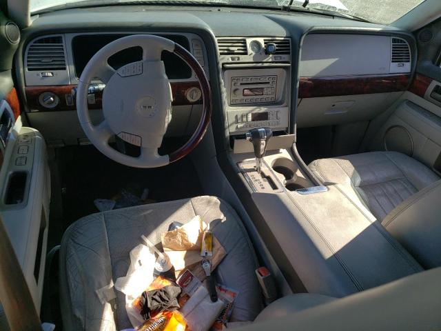 5LMFU28575LJ13839 - 2005 LINCOLN NAVIGATOR თეთრი ფოტო 8