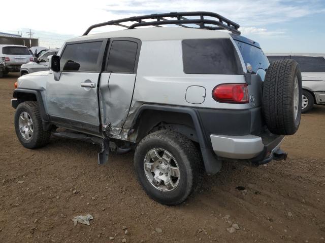 JTEBU11F070045130 - 2007 TOYOTA FJ CRUISER SILVER photo 2