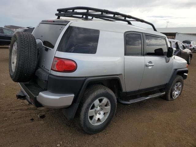 JTEBU11F070045130 - 2007 TOYOTA FJ CRUISER SILVER photo 3