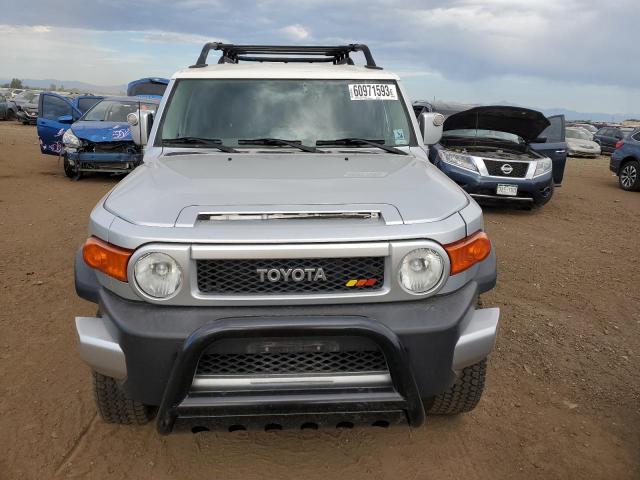 JTEBU11F070045130 - 2007 TOYOTA FJ CRUISER SILVER photo 5