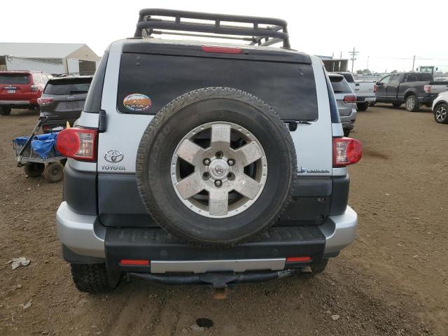 JTEBU11F070045130 - 2007 TOYOTA FJ CRUISER SILVER photo 6